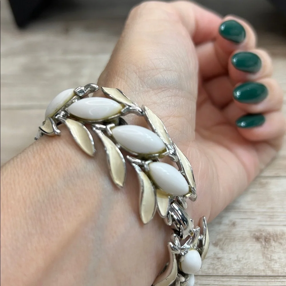 Vintage Milk Glass Bracelet By the Brand ART